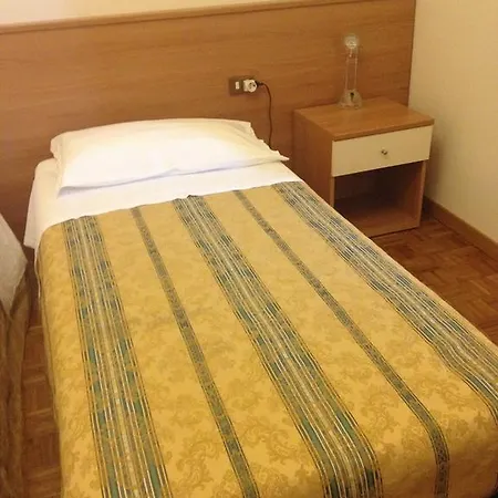 Hotel Ristorante Il Cervo 2*